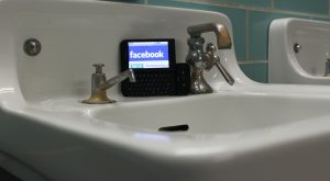 facebook παντού τουαλέτα